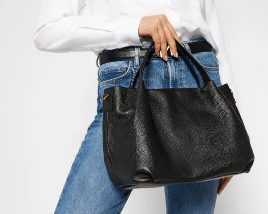 Bolso de piel con asa de mano y bandolera negro