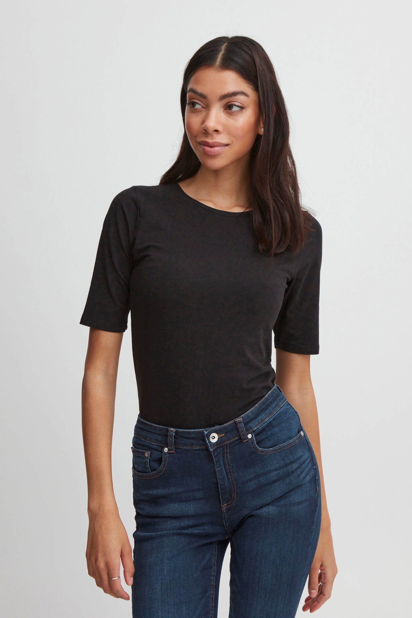 Camiseta básica negra AVA