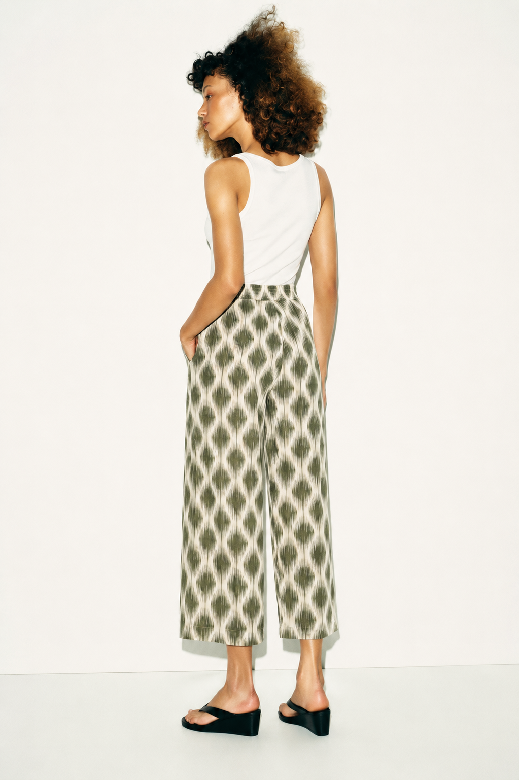 Pantalón estampado crop DALAKKA