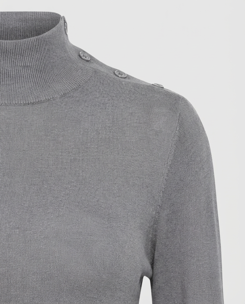Jersey gris con cuello alto abotonado