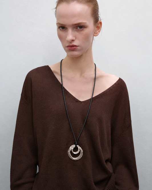 Collar largo con doble aro plateado
