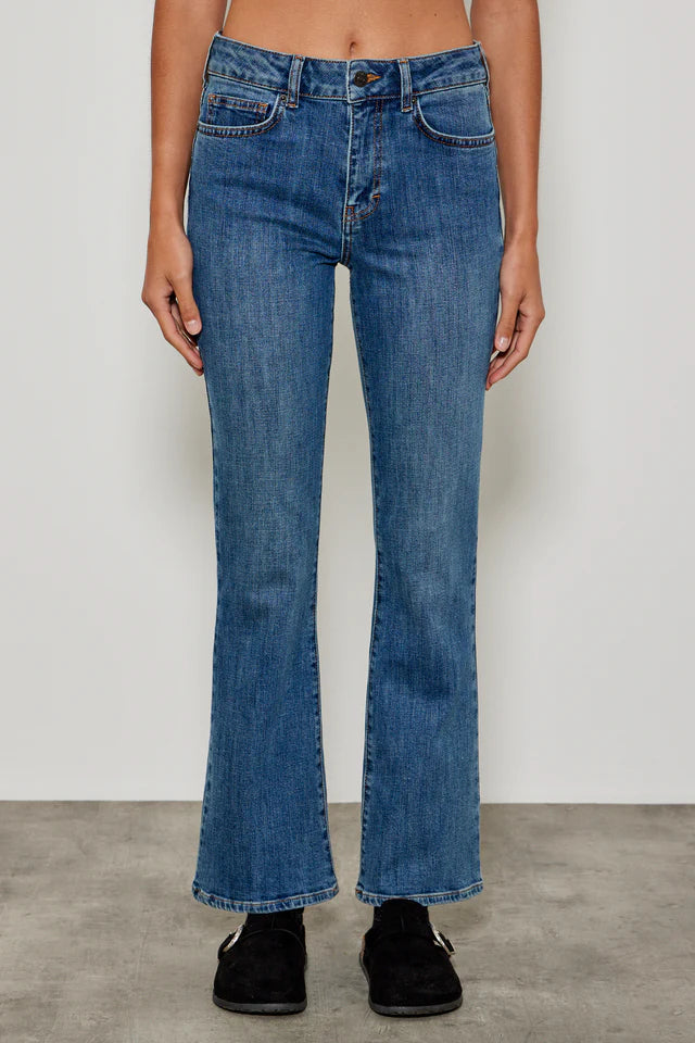 Vaqueros cropped flare azules