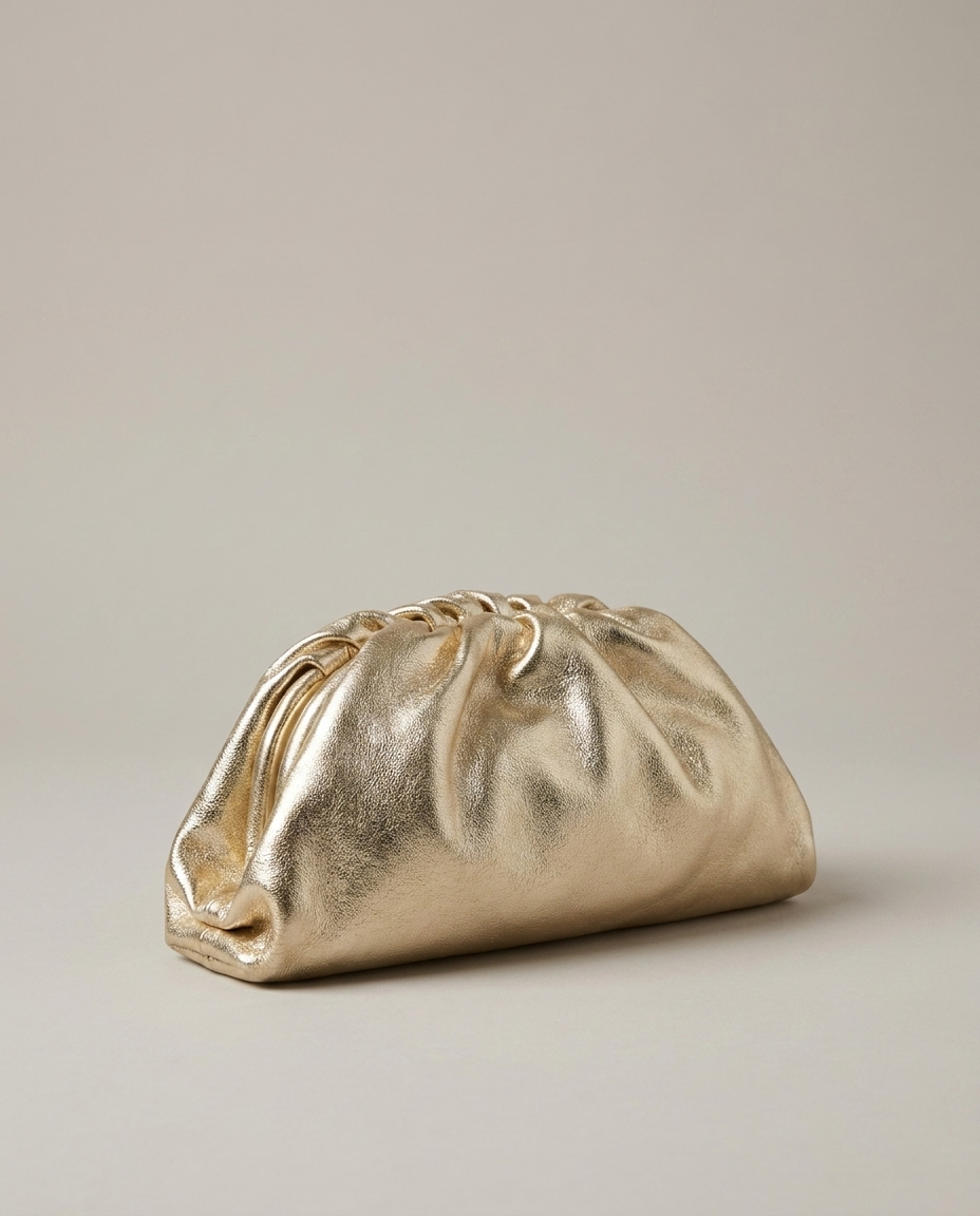 Mini bolso pouch dorado AMOUR
