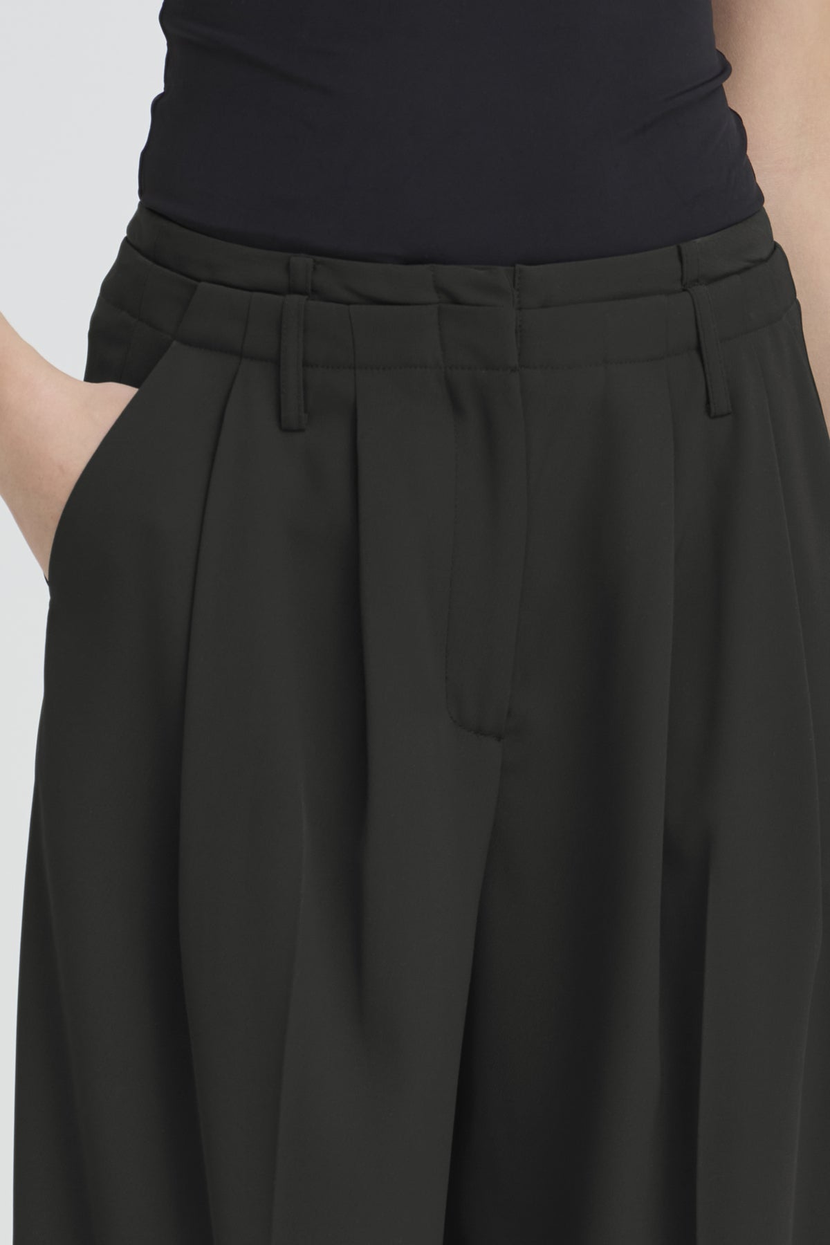 Pantalón negro DARTO