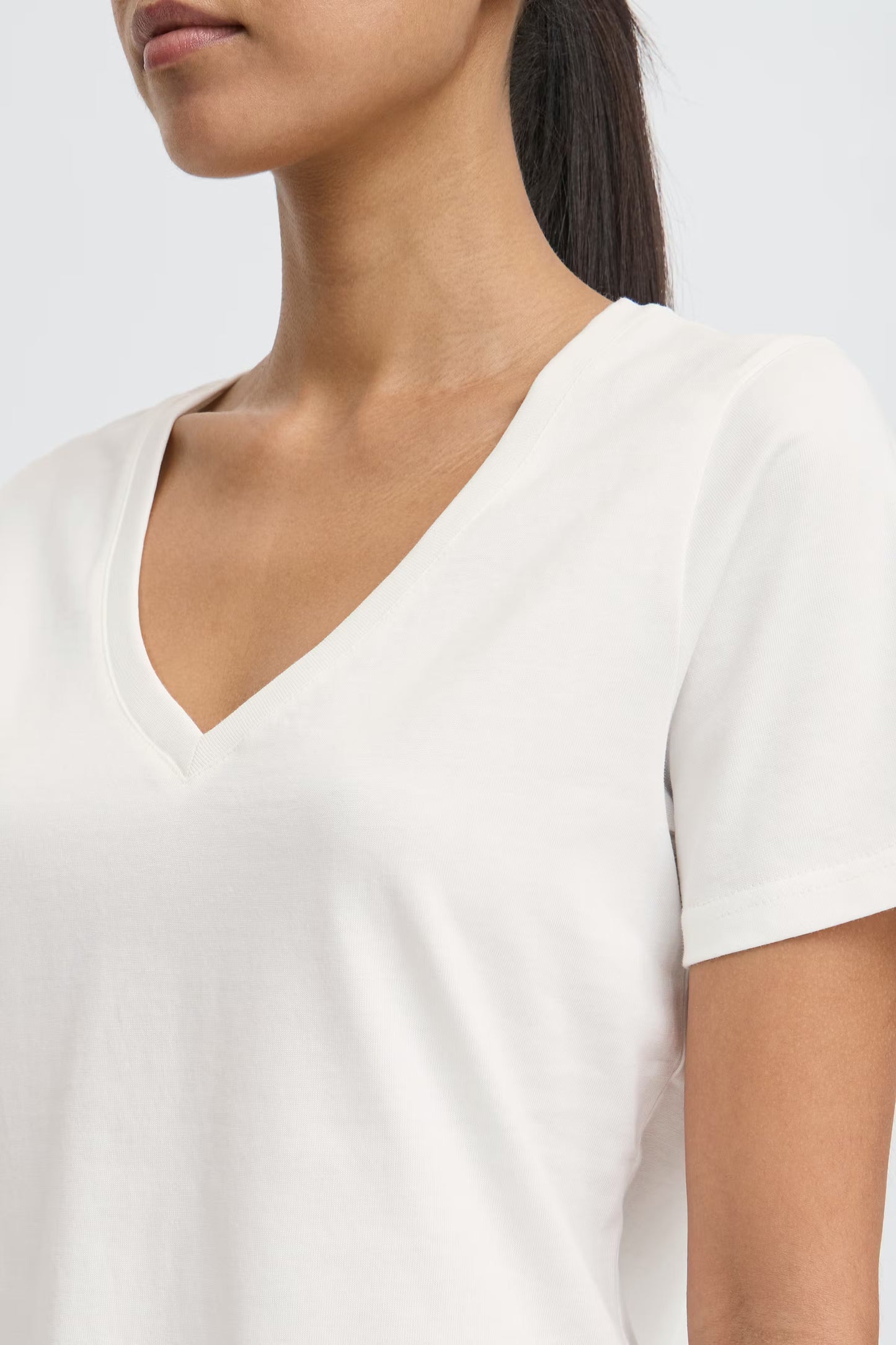 Camiseta básica cuello pico PALMA