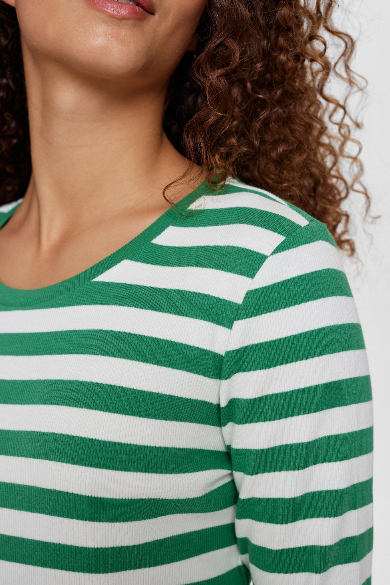 Camiseta de rayas verde de algodón orgánico