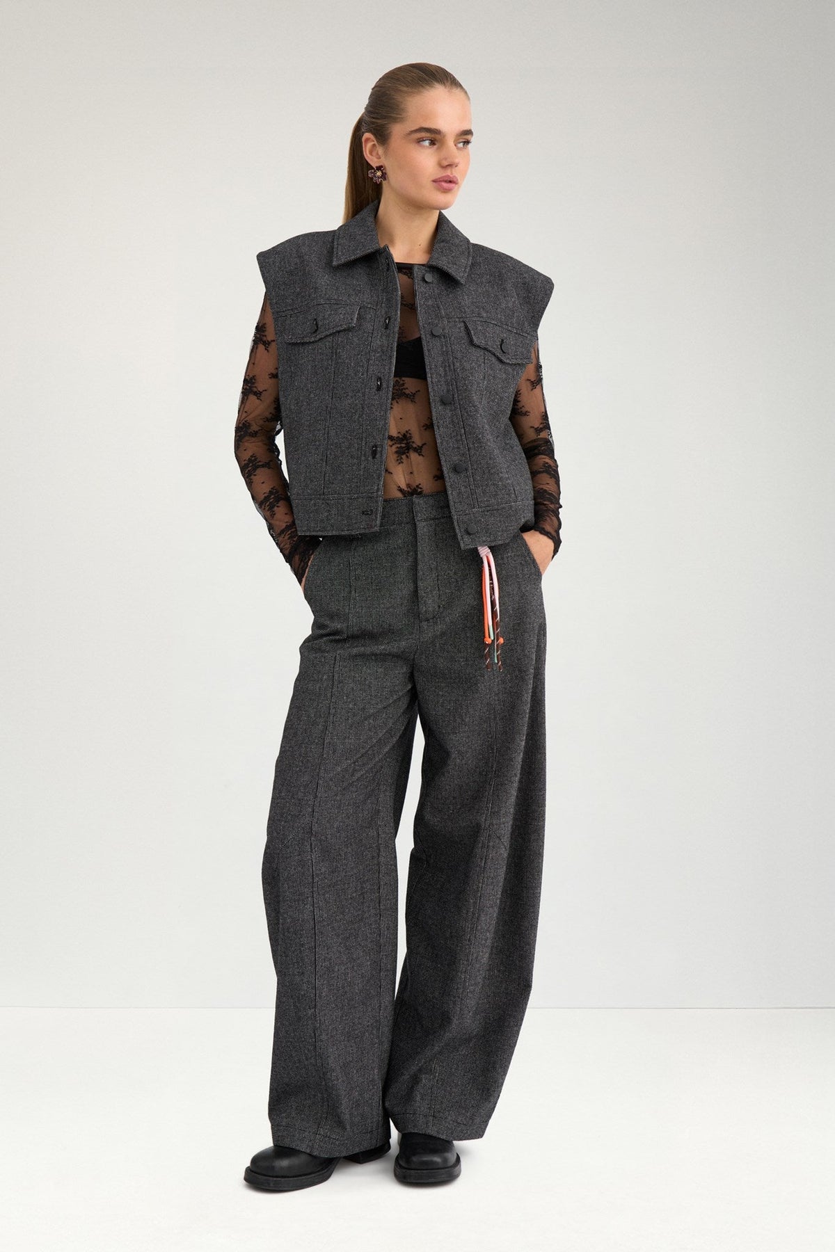 Pantalón gris barrel RIKI