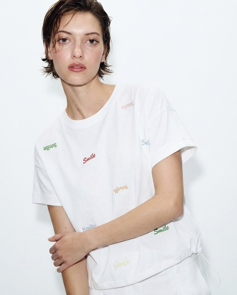 Camiseta blanca con bordados DOYA