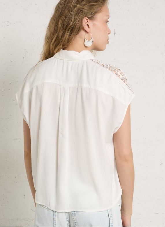 Camisa con bordados DELTA