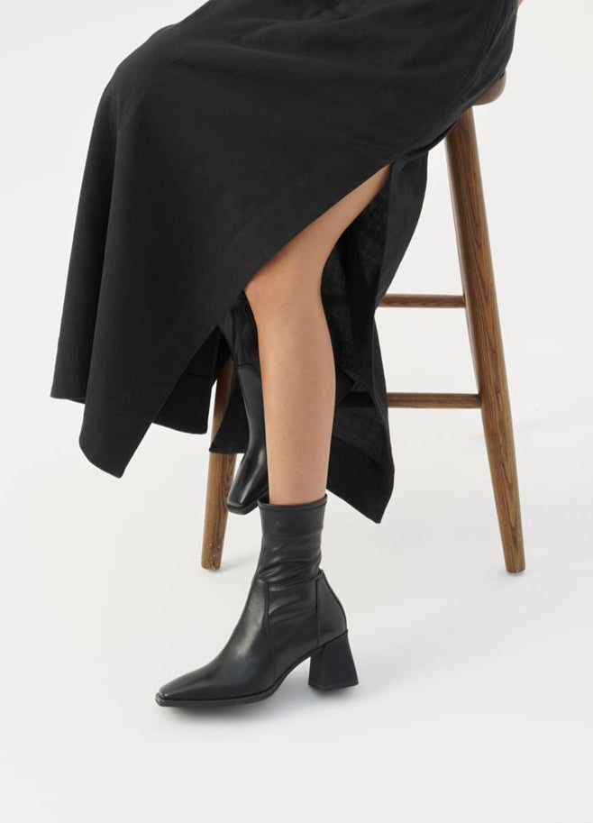 Bota negra de piel BECCA